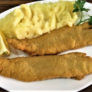 Filet de merluza a la milanesa con fritas o puré