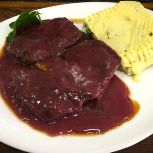 Lomo al malbec con milhojas de papas
