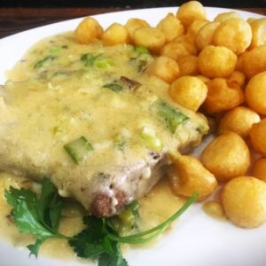 Matambre tiernizado al verdeo con papas noissette