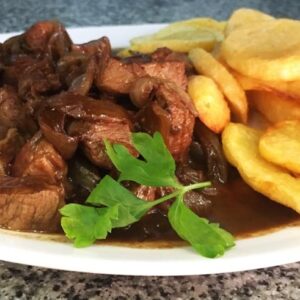 Salteado de lomo con papas españolas