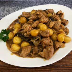 Fricasé de cerdo a la cerveza con papas