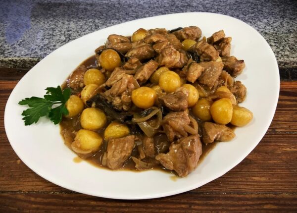 Fricasé de cerdo a la cerveza con papas