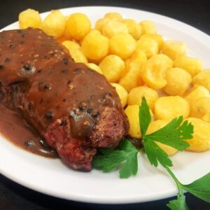 Lomo a la pimienta con papas noisette