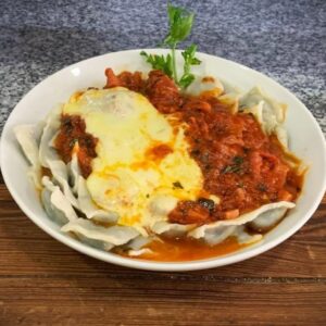 Ravioles de verdura o ricota con salsa amatriciana