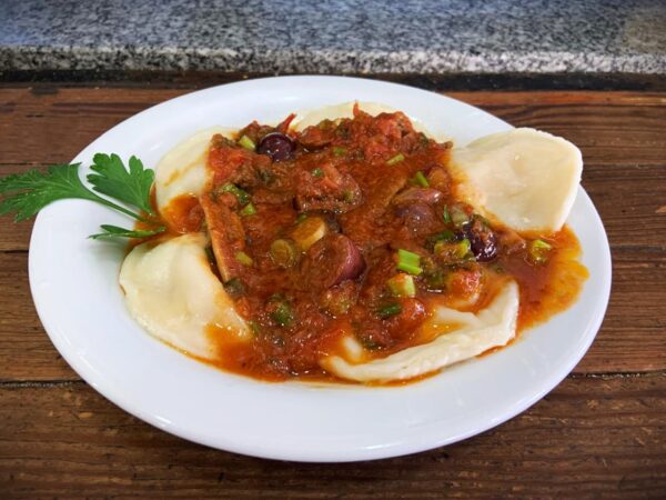 Putanesca: anchoas, alcaparra, tomate, aceitunas negras y pimienta