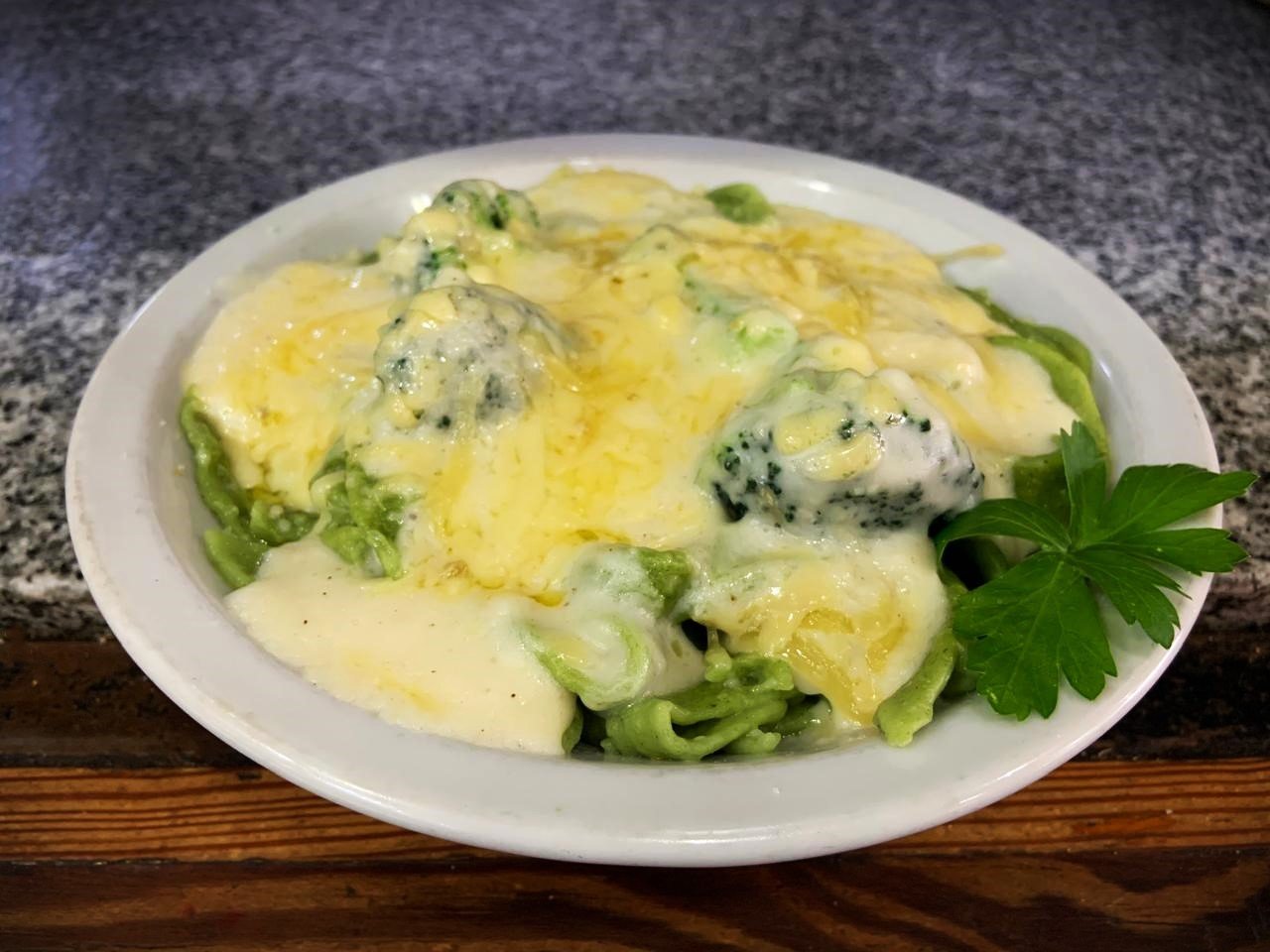 Tagliatellis caseros (al huevo o verdura) con brócoli al gratén - Image 2