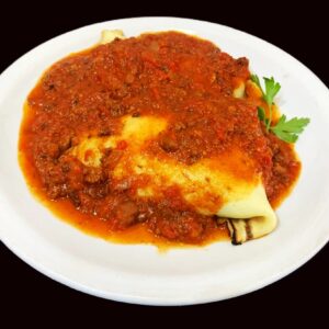 Crepes de ricota, verdura, pollo y muzzarella con salsa boloñesa