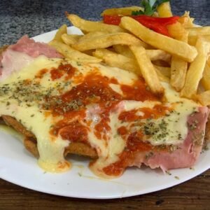 Milanesa de ternera a la napolitana con fritas o puré