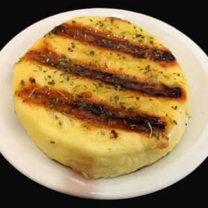 Provoleta con aceite de oliva y orégano