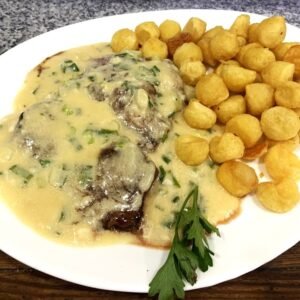 Lomo al verdeo con papas noisette